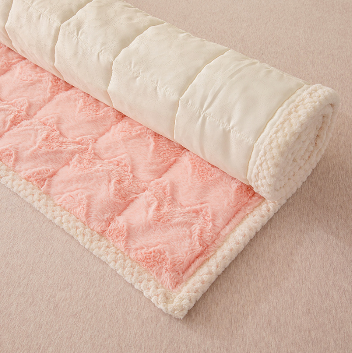 Faux Rabbit Fur Blanket Quilted Bed Pad for Autumn and Winter Single and Double Bed, New Design for Dormitory and Home Use