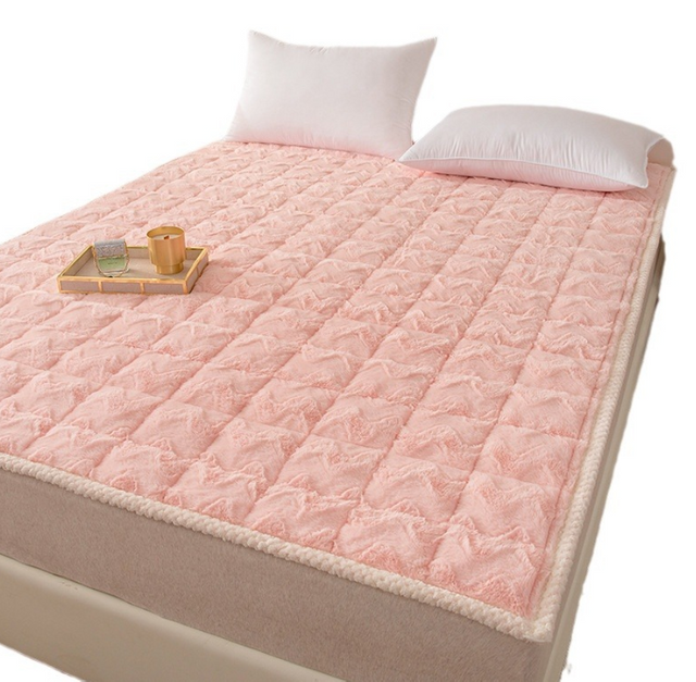 Faux Rabbit Fur Blanket Quilted Bed Pad for Autumn and Winter Single and Double Bed, New Design for Dormitory and Home Use